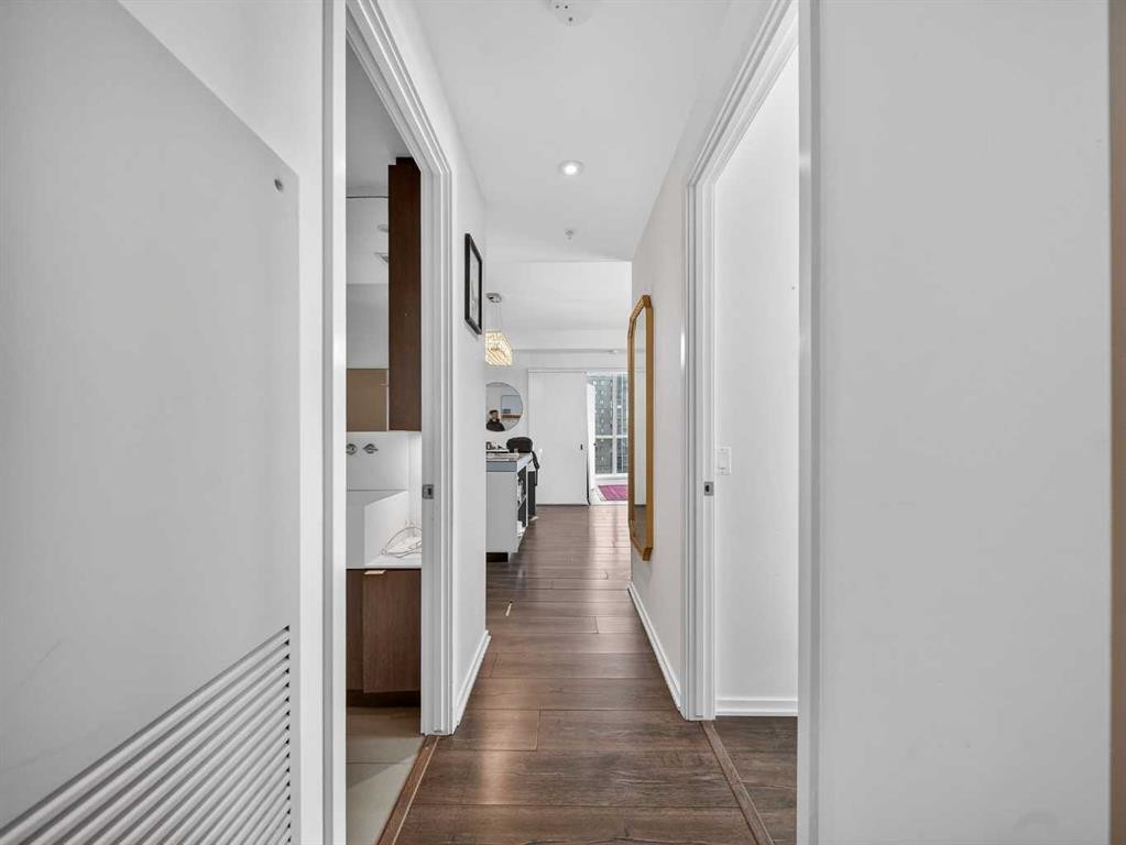 802-615 6 Avenue Se, Calgary, AB - Indoor Photo Showing Other Room