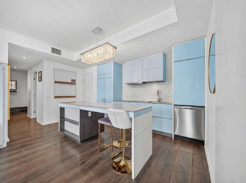 802-615 6 Avenue Se, Calgary, AB - Indoor Photo Showing Kitchen With Upgraded Kitchen