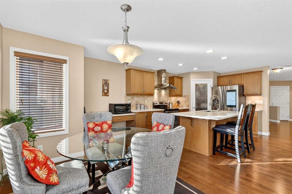 575 Everbrook Way Sw, Calgary, AB - Indoor Photo Showing Dining Room