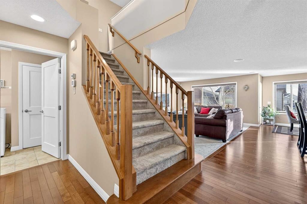 575 Everbrook Way Sw, Calgary, AB - Indoor Photo Showing Other Room
