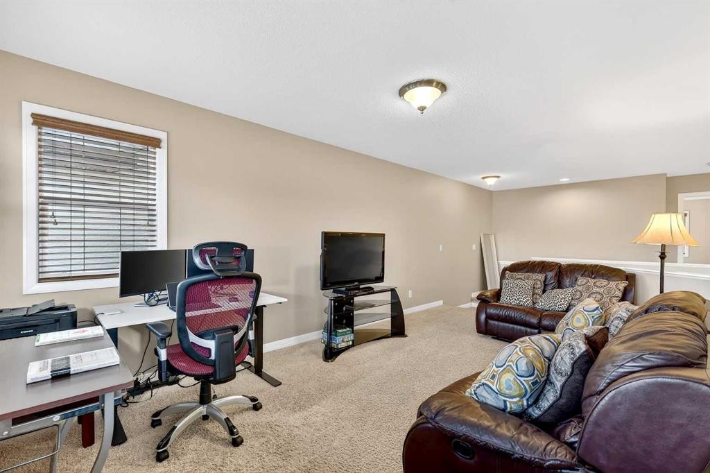 575 Everbrook Way Sw, Calgary, AB - Indoor Photo Showing Office