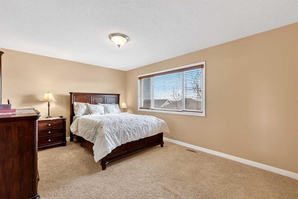 575 Everbrook Way Sw, Calgary, AB - Indoor Photo Showing Bedroom