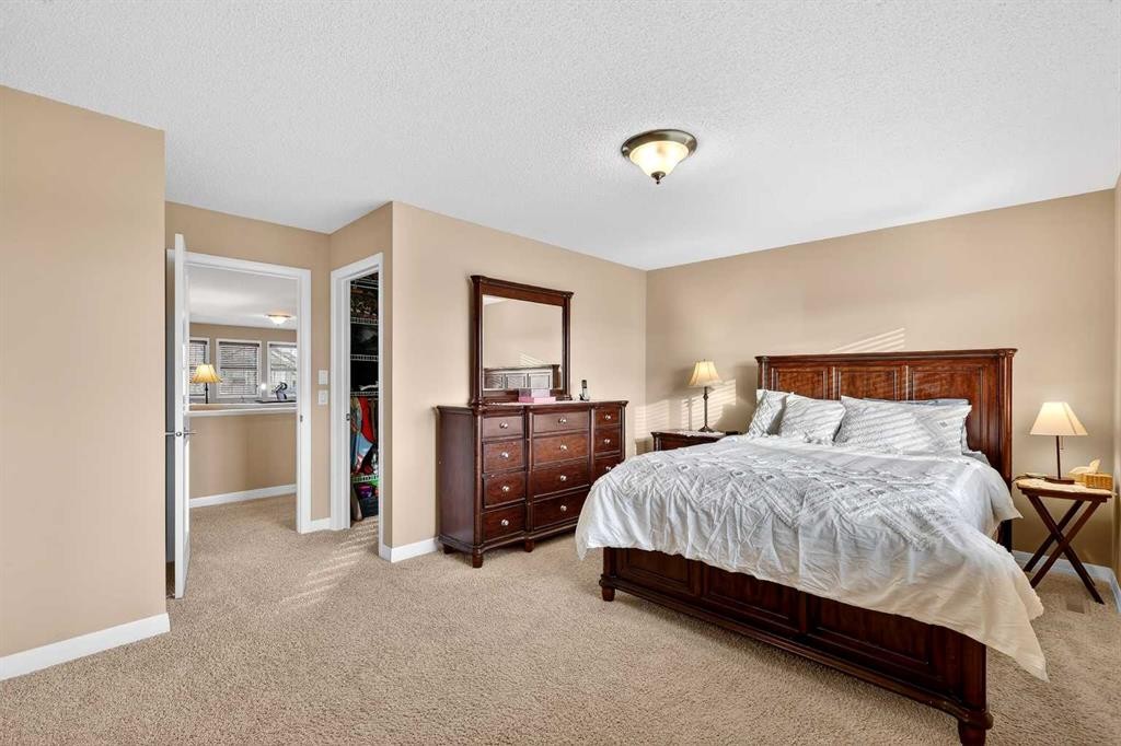 575 Everbrook Way Sw, Calgary, AB - Indoor Photo Showing Bedroom