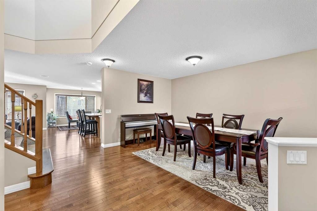 575 Everbrook Way Sw, Calgary, AB - Indoor Photo Showing Dining Room