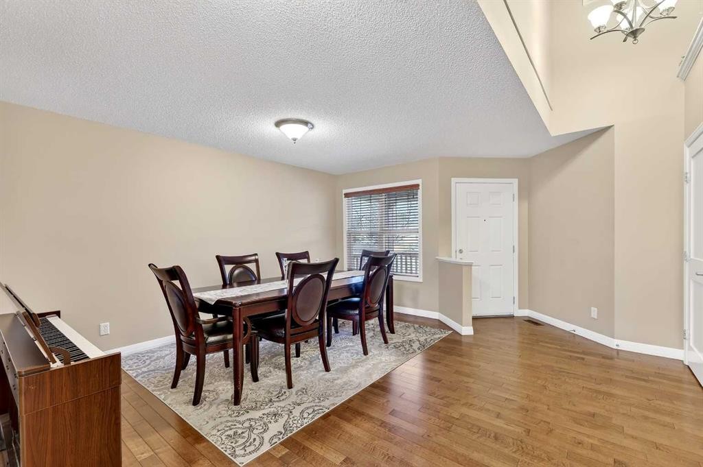 575 Everbrook Way Sw, Calgary, AB - Indoor Photo Showing Dining Room