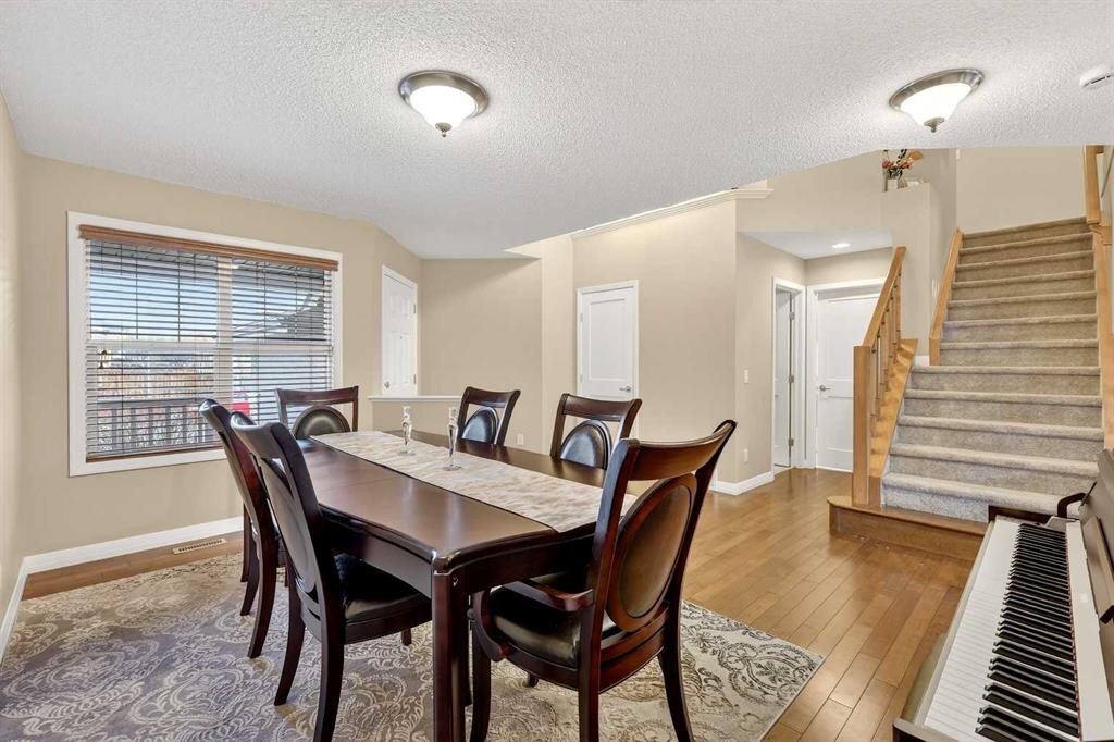 575 Everbrook Way Sw, Calgary, AB - Indoor Photo Showing Dining Room