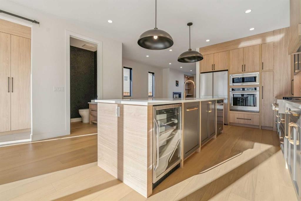 607 29 Avenue Nw, Calgary, AB - Indoor Photo Showing Kitchen