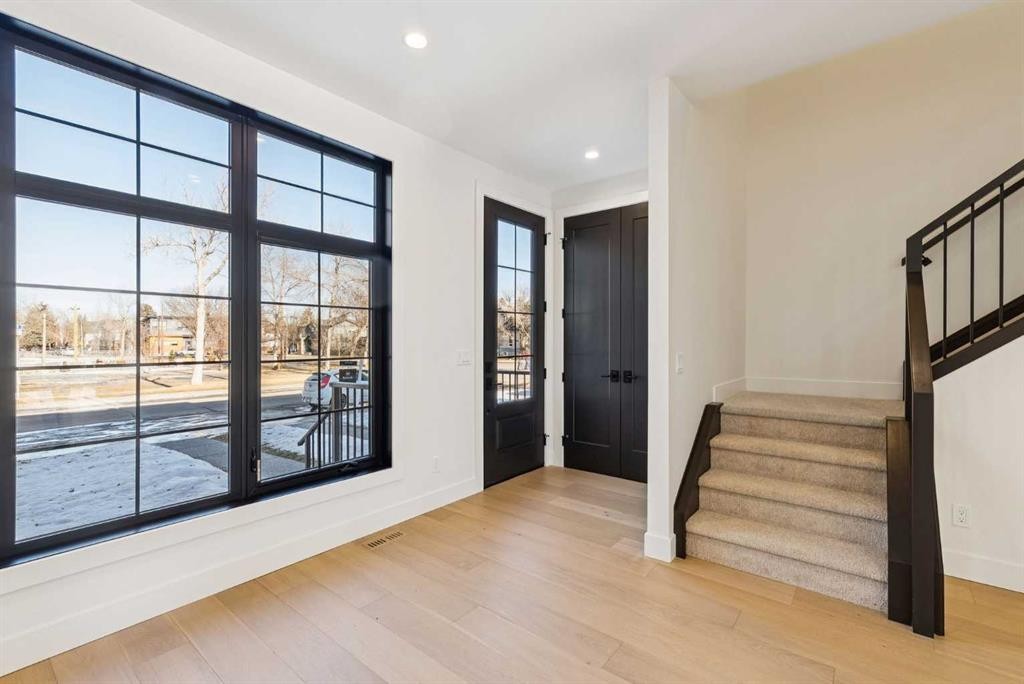 607 29 Avenue Nw, Calgary, AB - Indoor Photo Showing Other Room