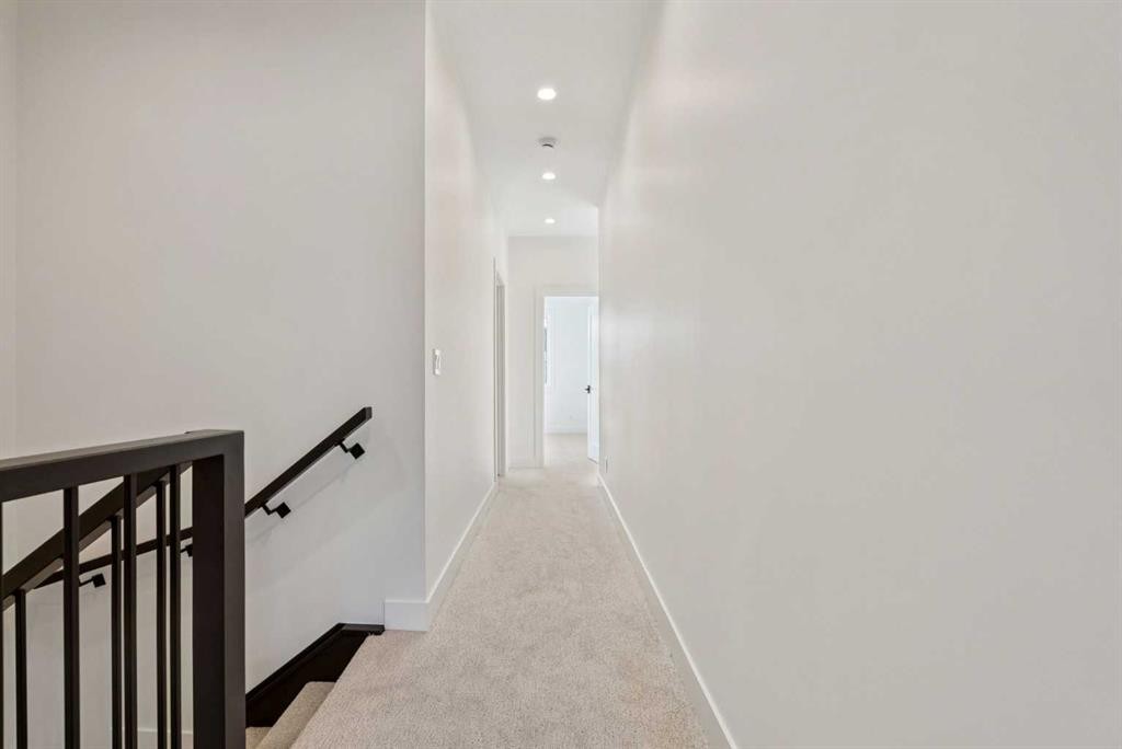 607 29 Avenue Nw, Calgary, AB - Indoor Photo Showing Other Room