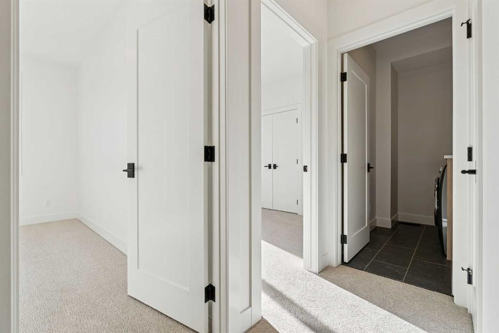 607 29 Avenue Nw, Calgary, AB - Indoor Photo Showing Other Room