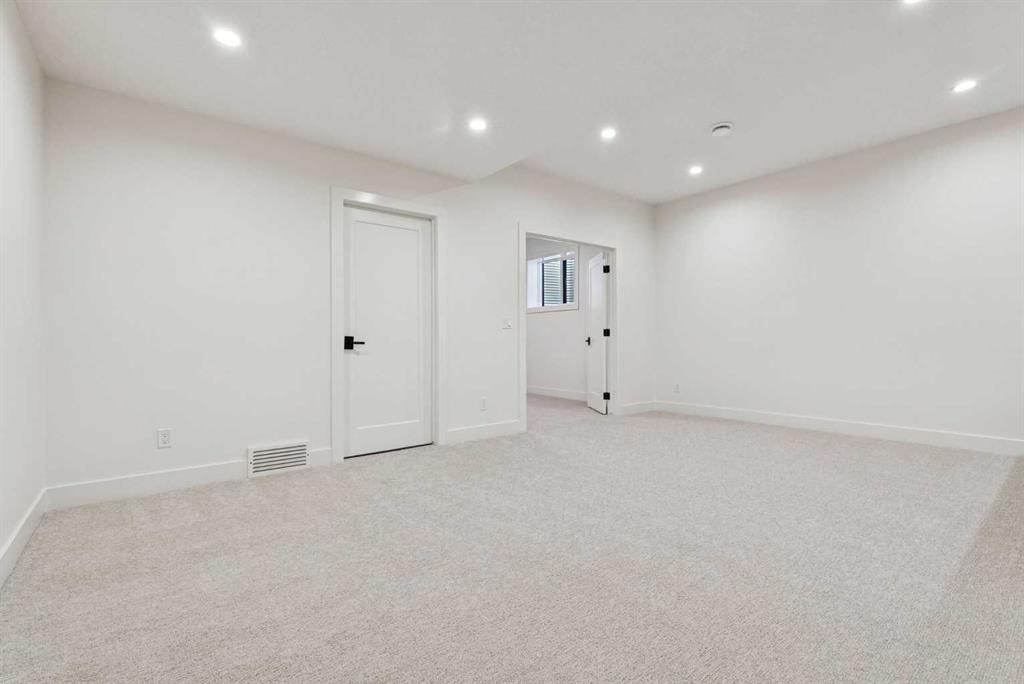 607 29 Avenue Nw, Calgary, AB - Indoor Photo Showing Other Room