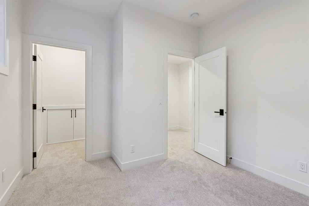 607 29 Avenue Nw, Calgary, AB - Indoor Photo Showing Other Room