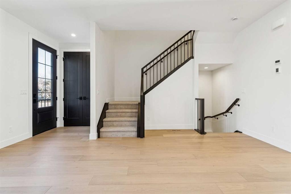 607 29 Avenue Nw, Calgary, AB - Indoor Photo Showing Other Room