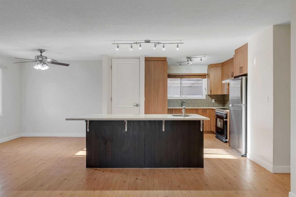 102 Huntham Place Ne, Calgary, AB - Indoor Photo Showing Kitchen