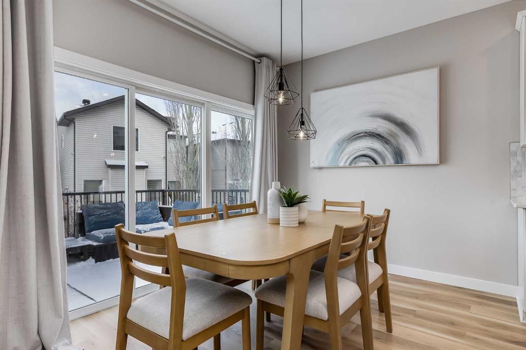 27 Everoak Bay Sw, Calgary, AB - Indoor Photo Showing Dining Room