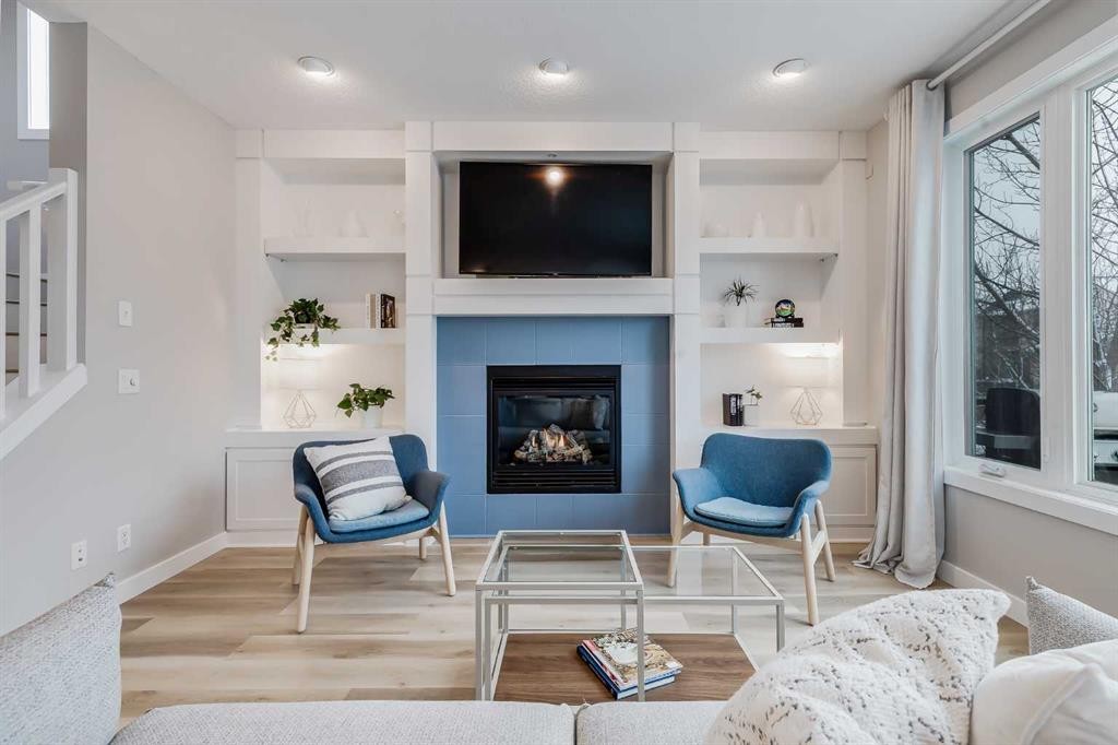 27 Everoak Bay Sw, Calgary, AB - Indoor Photo Showing Living Room With Fireplace
