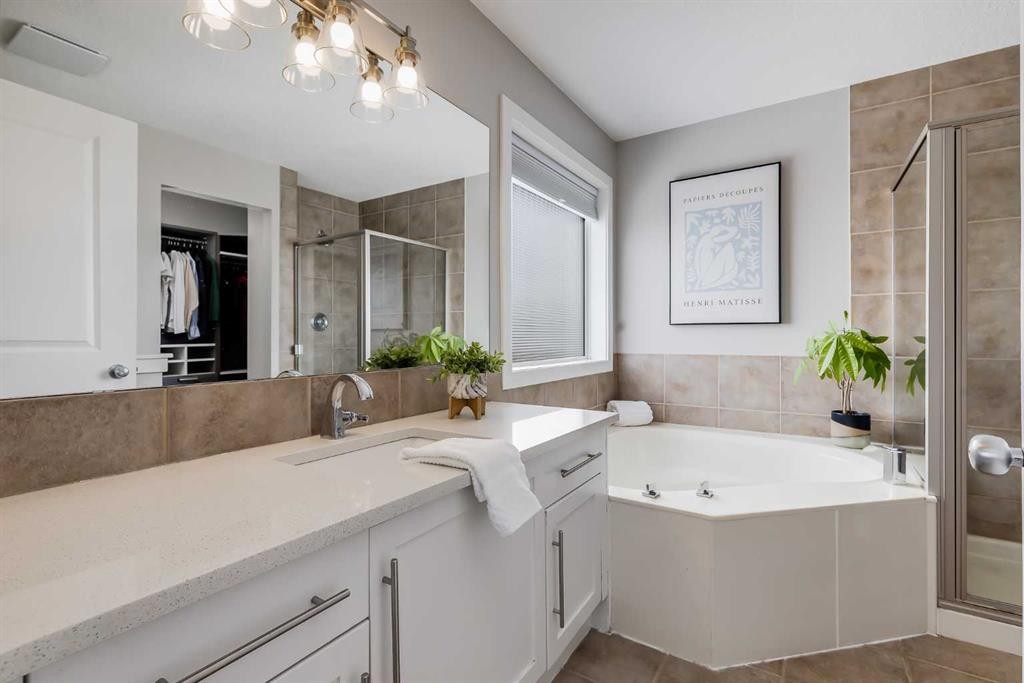 27 Everoak Bay Sw, Calgary, AB - Indoor Photo Showing Bathroom