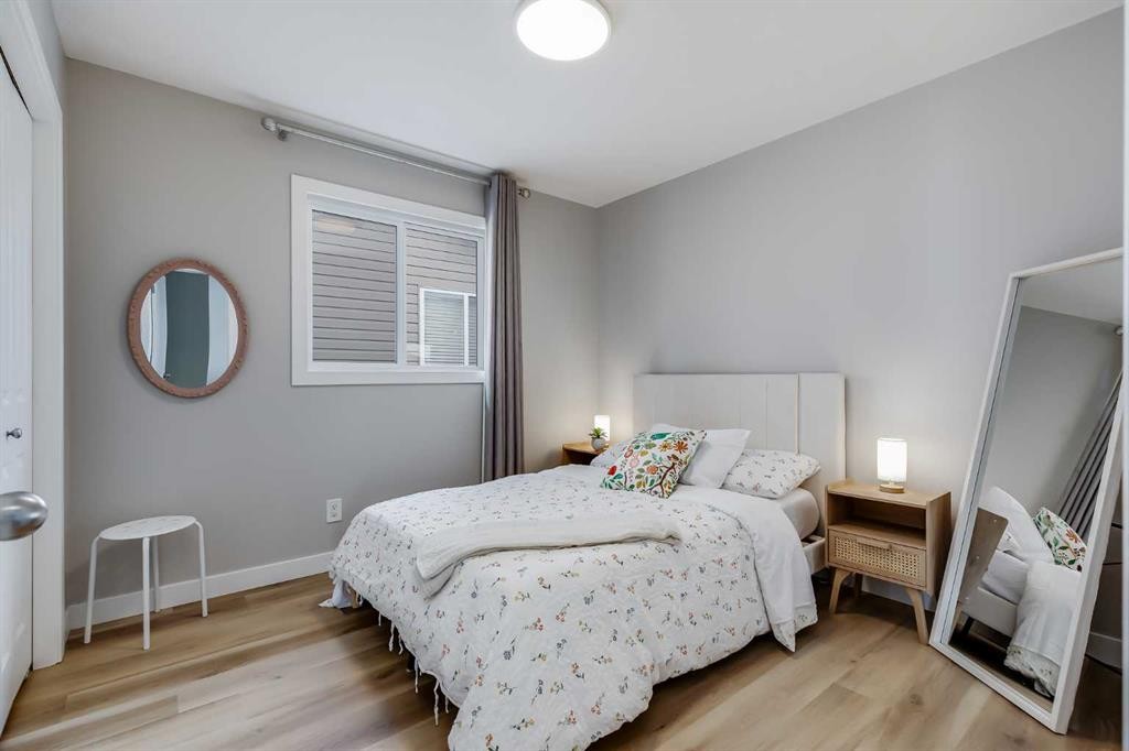 27 Everoak Bay Sw, Calgary, AB - Indoor Photo Showing Bedroom