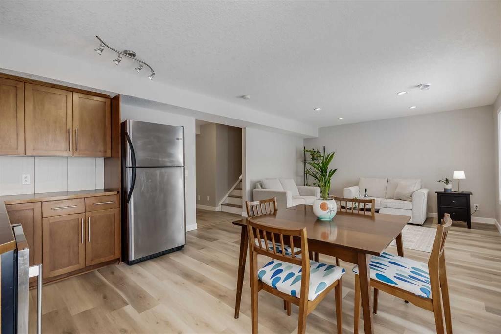27 Everoak Bay Sw, Calgary, AB - Indoor Photo Showing Dining Room