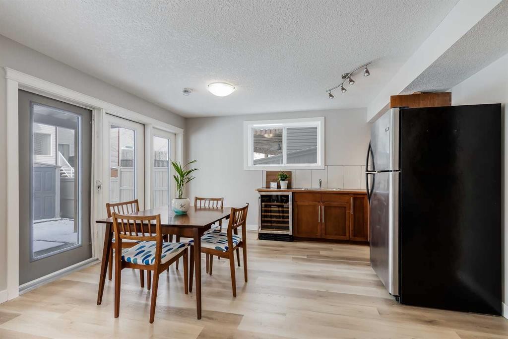 27 Everoak Bay Sw, Calgary, AB - Indoor Photo Showing Dining Room