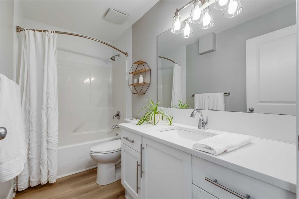 27 Everoak Bay Sw, Calgary, AB - Indoor Photo Showing Bathroom