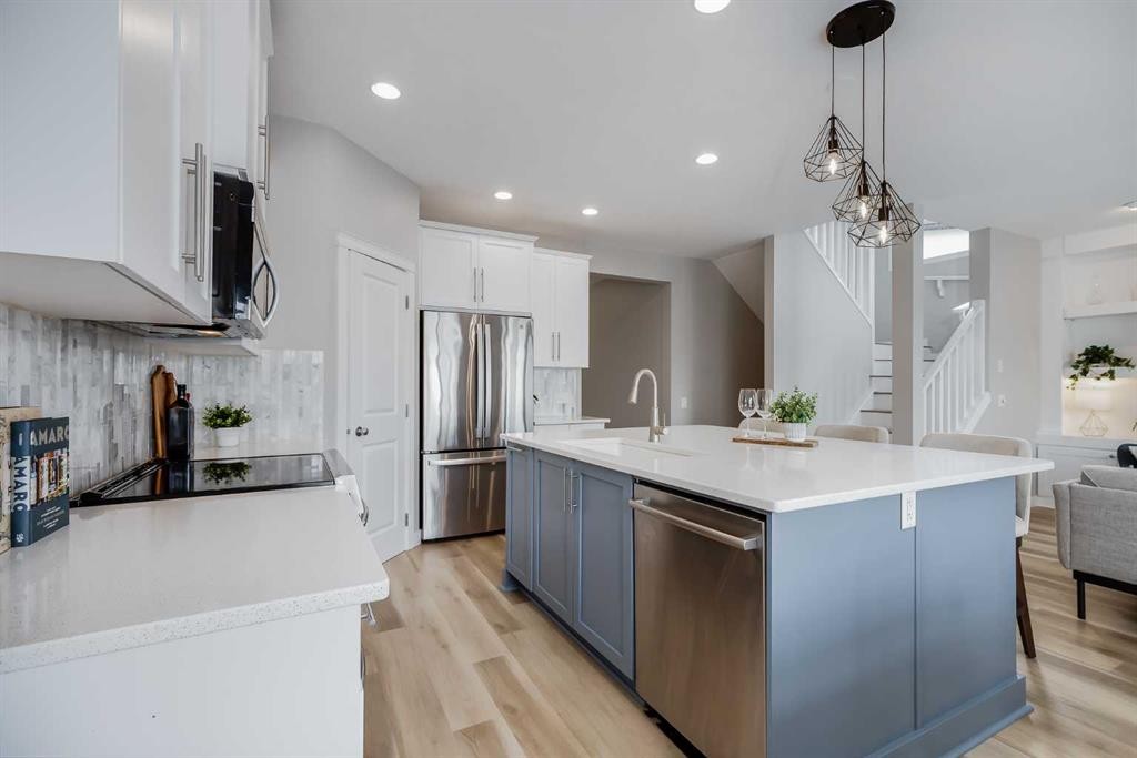 27 Everoak Bay Sw, Calgary, AB - Indoor Photo Showing Kitchen With Stainless Steel Kitchen With Upgraded Kitchen