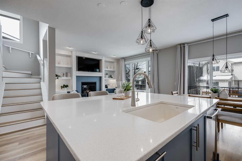 27 Everoak Bay Sw, Calgary, AB - Indoor Photo Showing Kitchen With Upgraded Kitchen