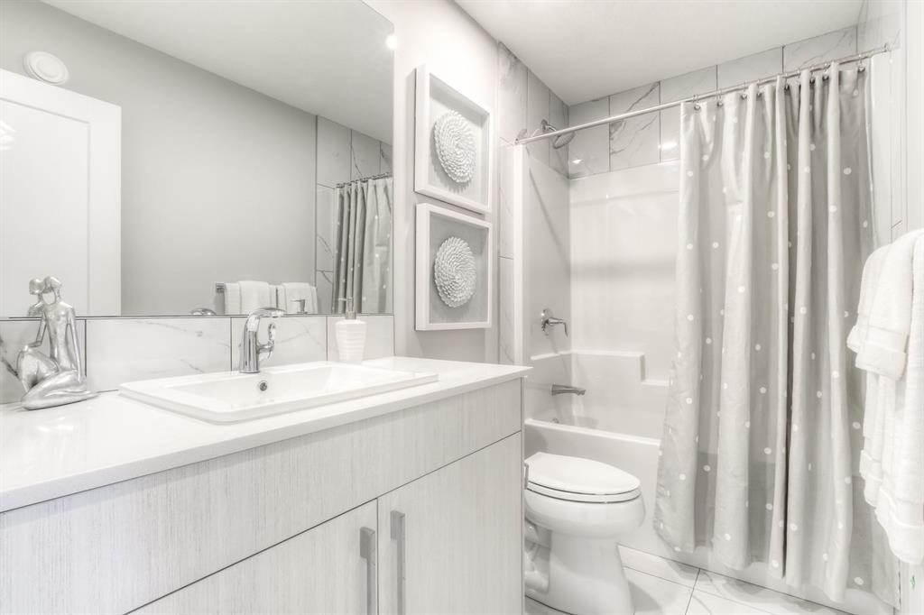 134 Rangeview Path Se, Calgary, AB - Indoor Photo Showing Bathroom