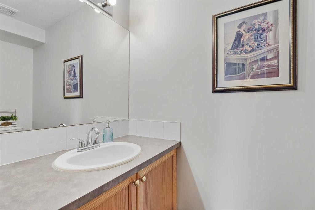 1301 Eagleview Place Nw, High River, AB - Indoor Photo Showing Bathroom