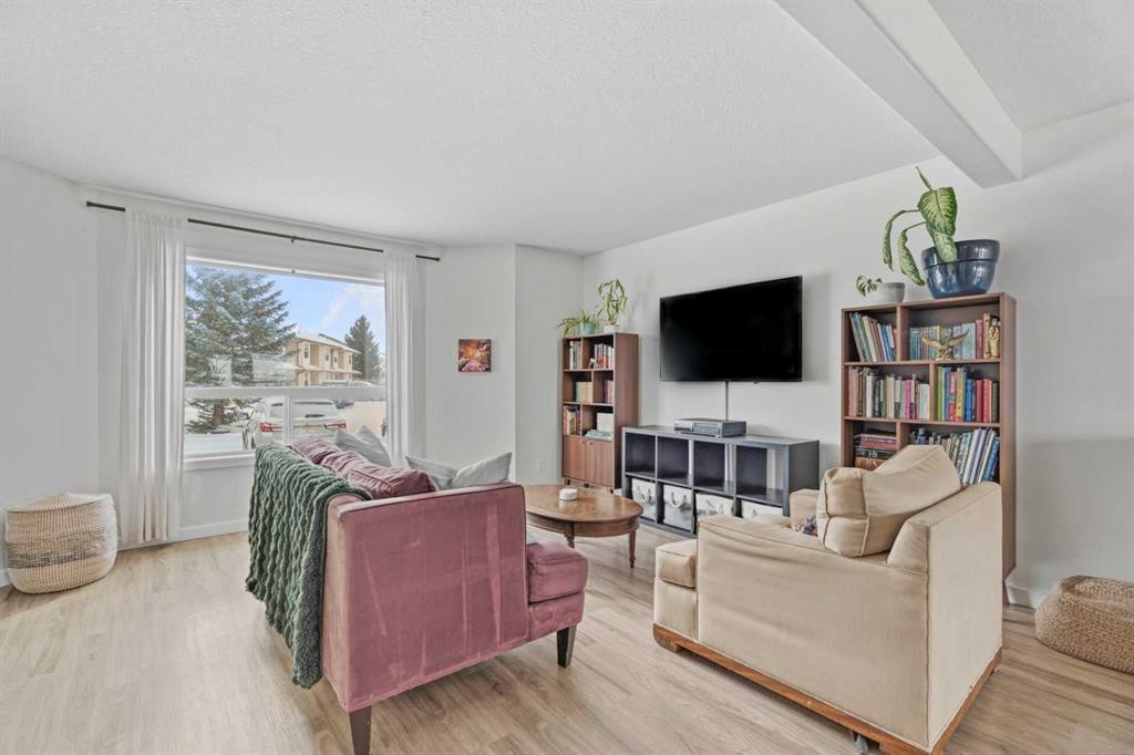 1301 Eagleview Place Nw, High River, AB - Indoor Photo Showing Living Room