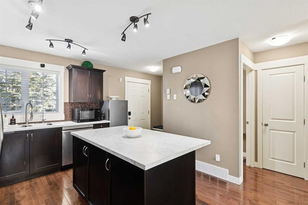 124 Cascades Pass, Chestermere, AB - Indoor Photo Showing Kitchen