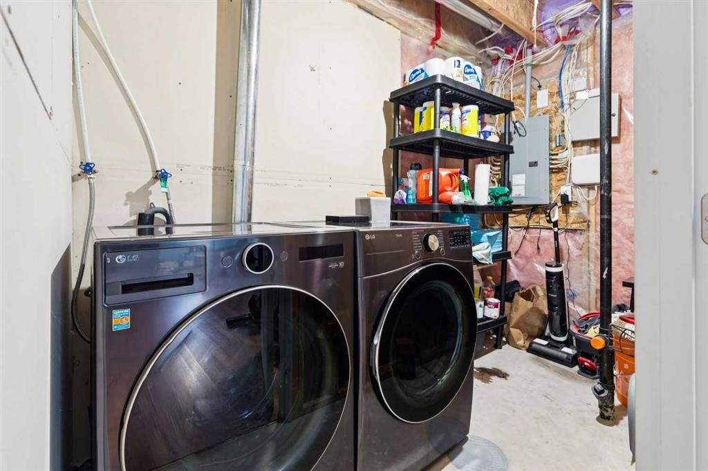 124 Cascades Pass, Chestermere, AB - Indoor Photo Showing Laundry Room
