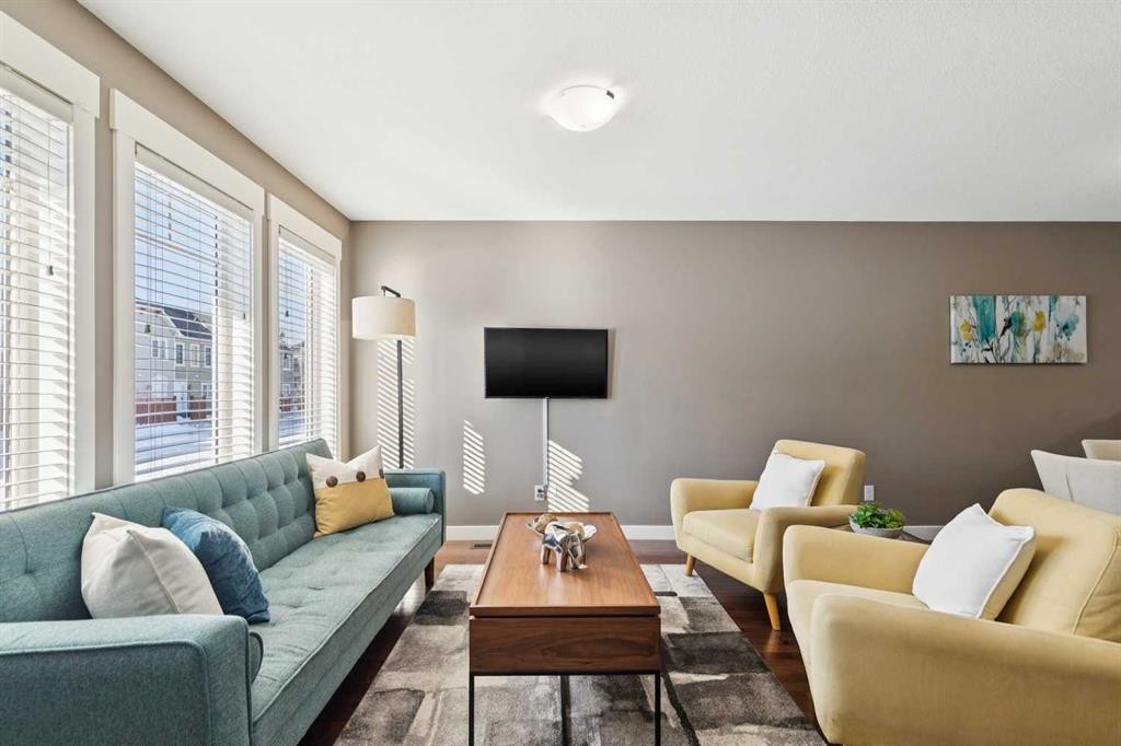 124 Cascades Pass, Chestermere, AB - Indoor Photo Showing Living Room