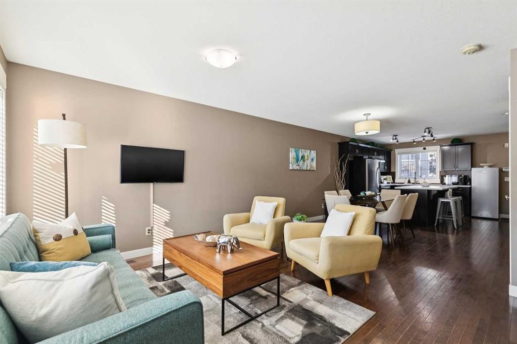 124 Cascades Pass, Chestermere, AB - Indoor Photo Showing Living Room