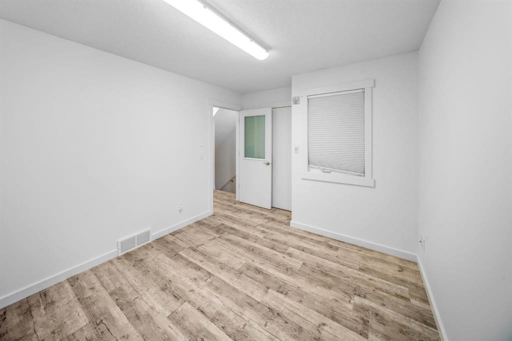 156 9 Street Ne, Calgary, AB - Indoor Photo Showing Other Room