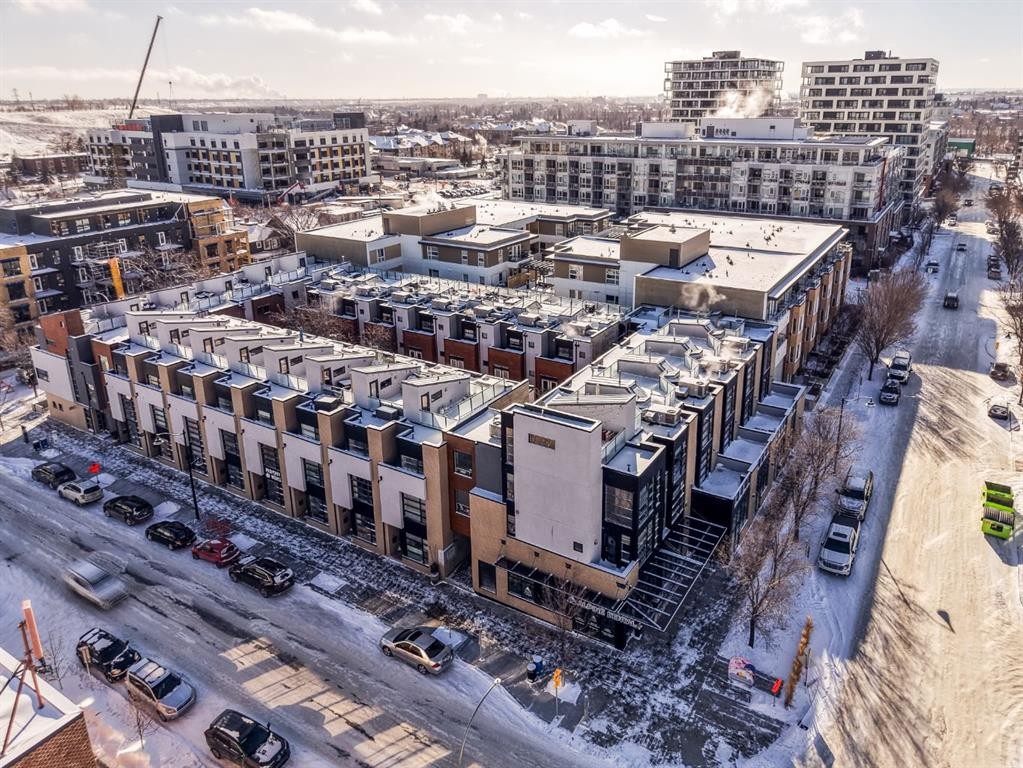 156 9 Street Ne, Calgary, AB - Outdoor With View