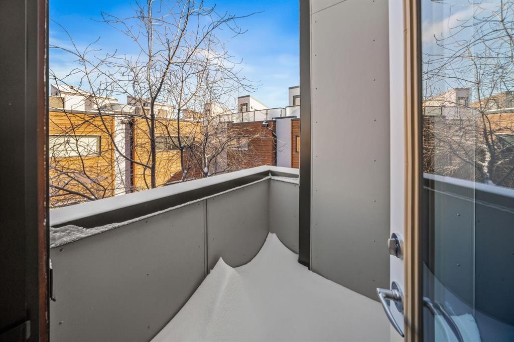 156 9 Street Ne, Calgary, AB -