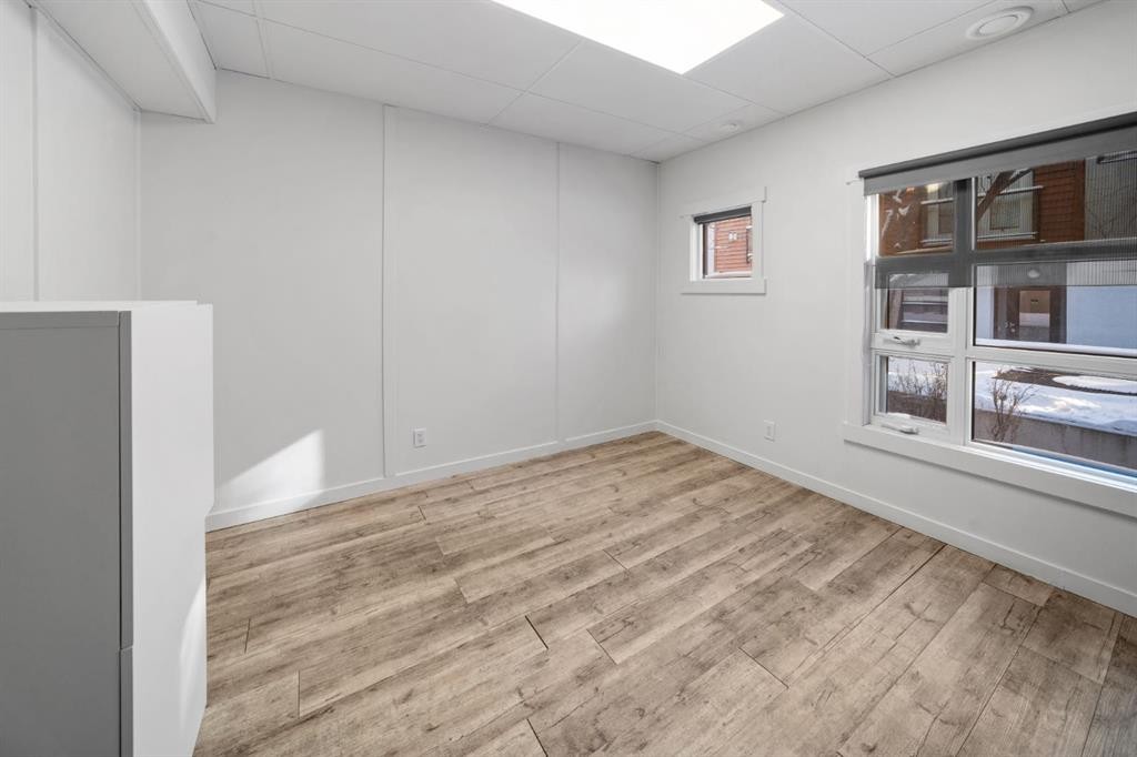 156 9 Street Ne, Calgary, AB - Indoor Photo Showing Other Room