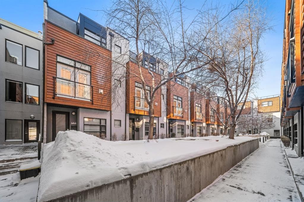 156 9 Street Ne, Calgary, AB - Outdoor