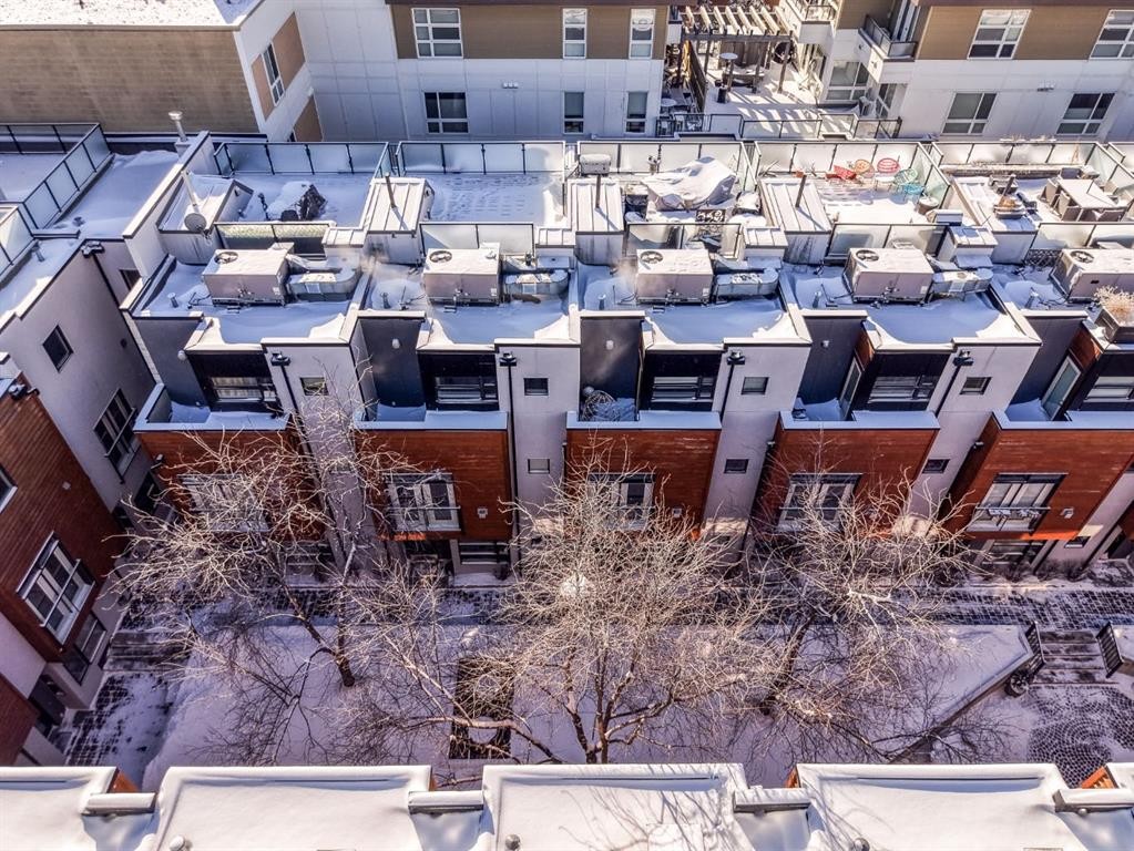 156 9 Street Ne, Calgary, AB - Outdoor