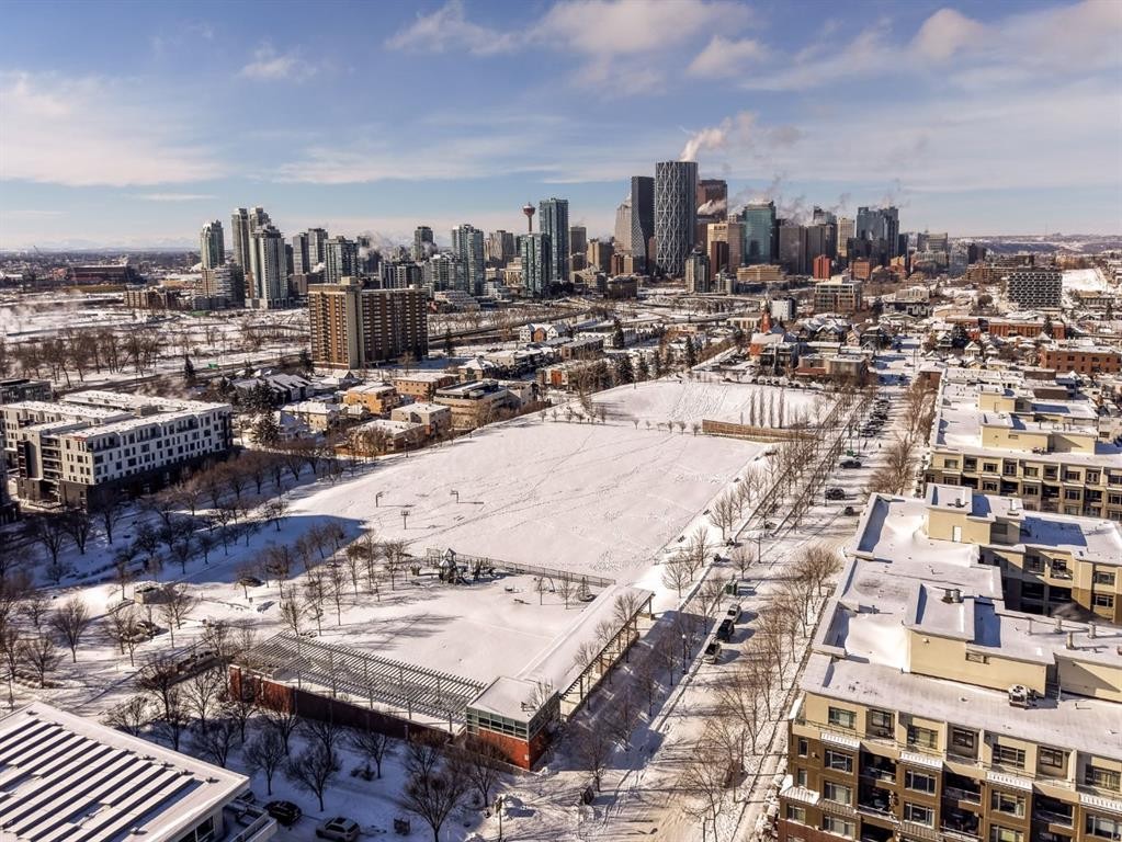 156 9 Street Ne, Calgary, AB - Outdoor With View