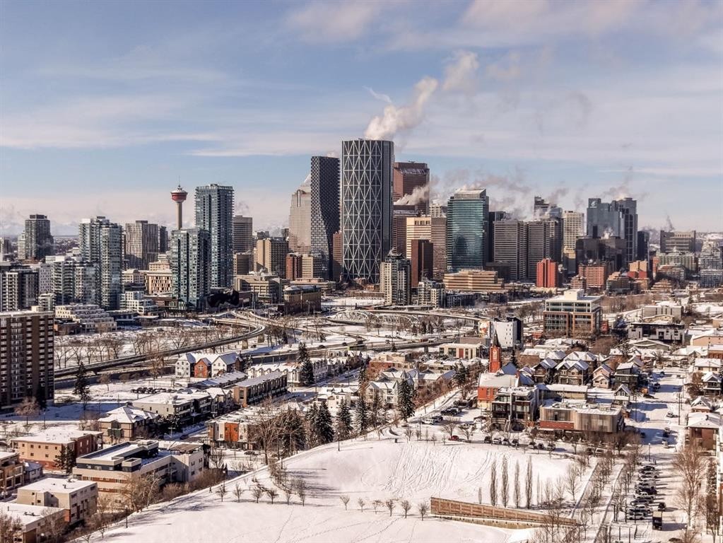 156 9 Street Ne, Calgary, AB - Outdoor With View