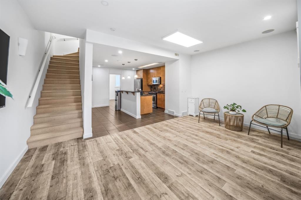 156 9 Street Ne, Calgary, AB - Indoor