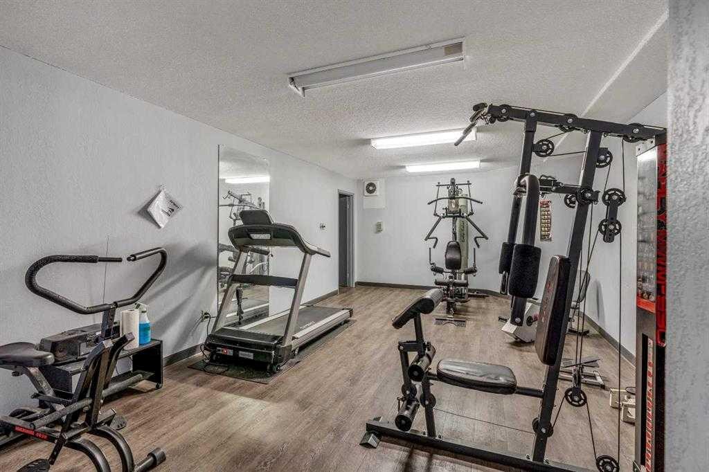 204-515 6 Street South, Lethbridge, AB - Indoor Photo Showing Gym Room