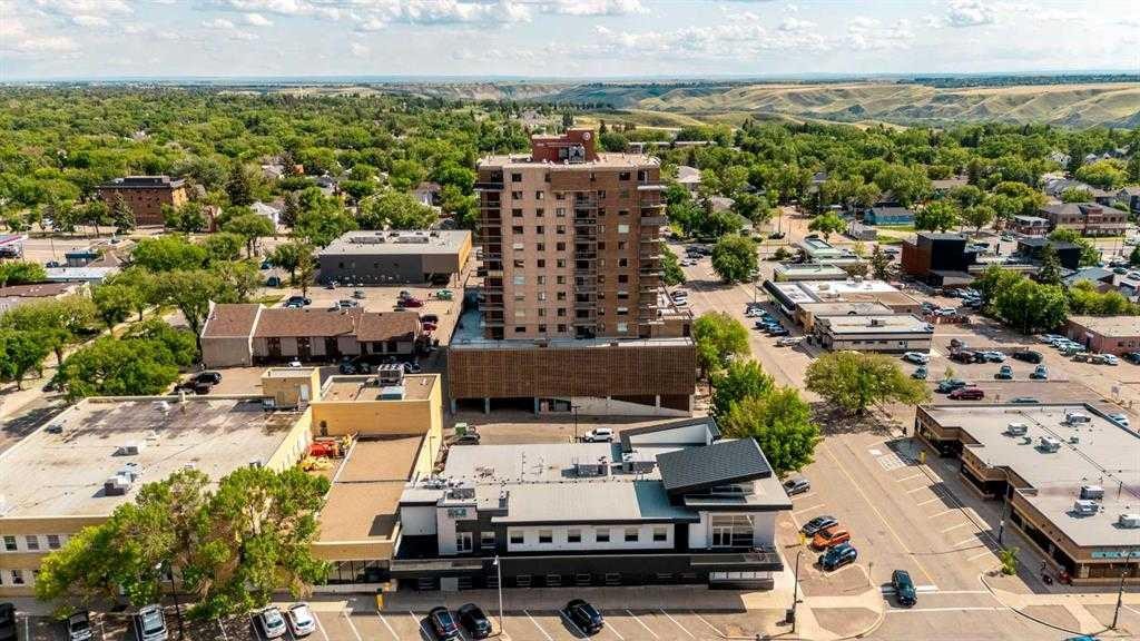 204-515 6 Street South, Lethbridge, AB - Outdoor With View