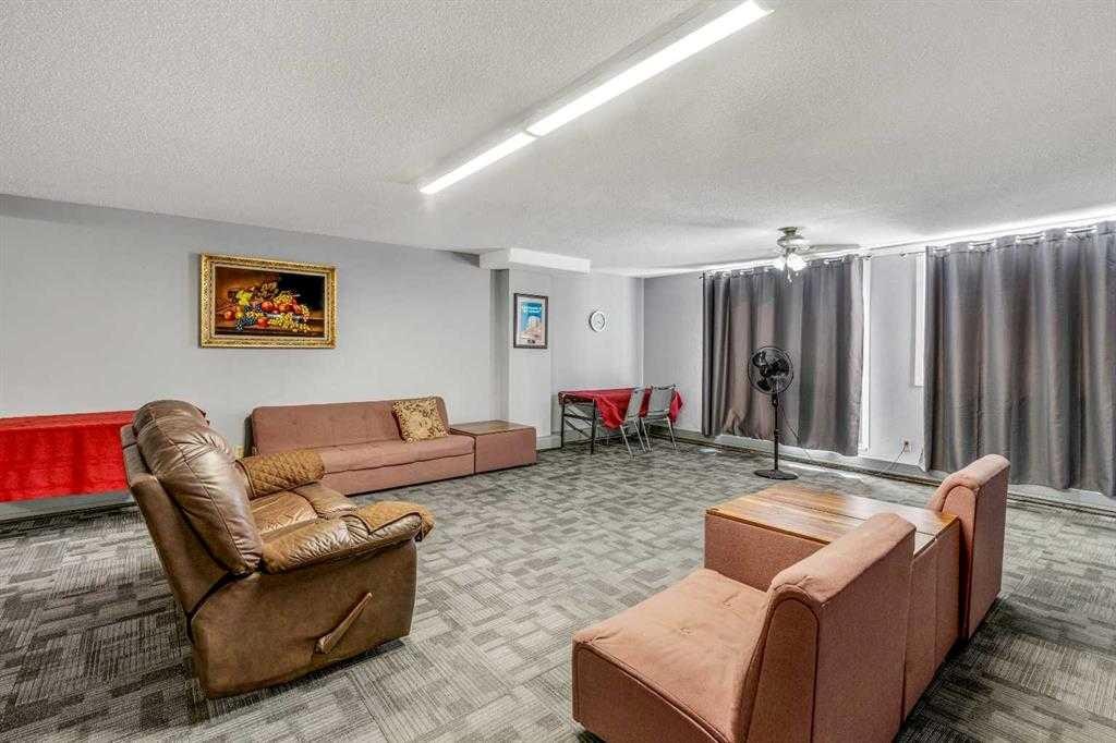 204-515 6 Street South, Lethbridge, AB - Indoor