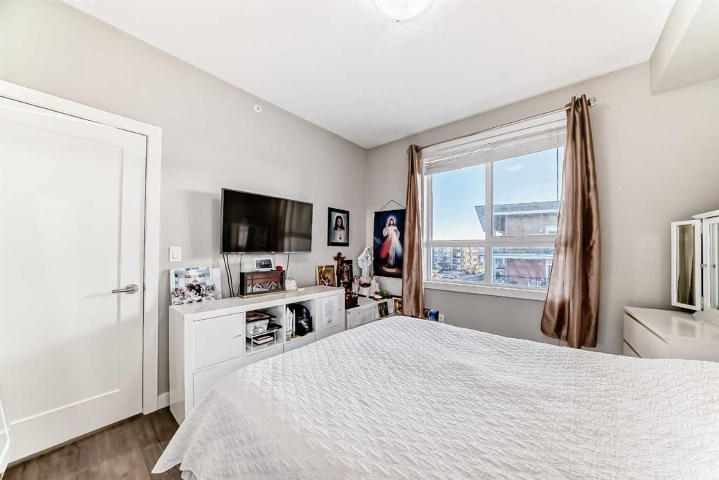 405-10 Walgrove Se, Calgary, AB - Indoor Photo Showing Bedroom