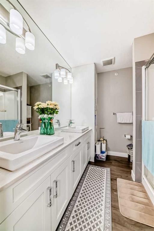 405-10 Walgrove Se, Calgary, AB - Indoor Photo Showing Bathroom