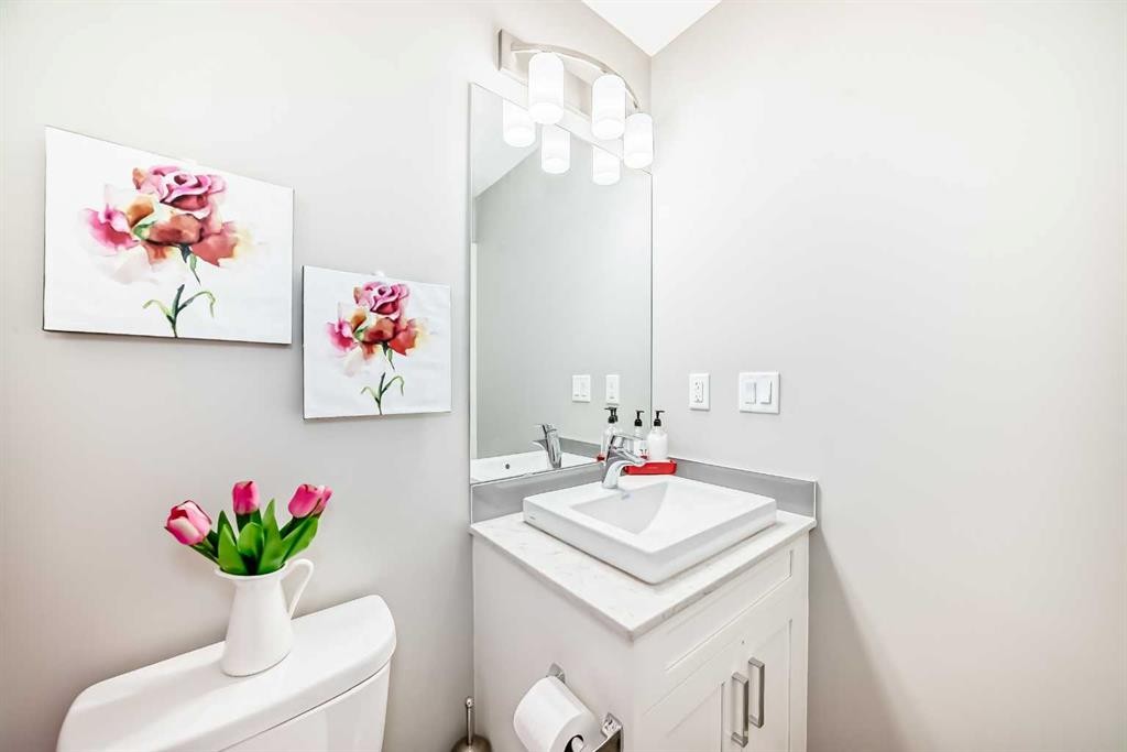 405-10 Walgrove Se, Calgary, AB - Indoor Photo Showing Bathroom