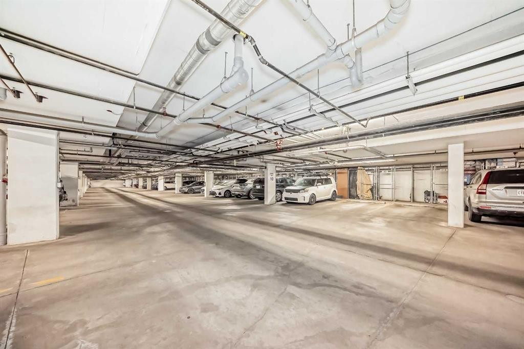 405-10 Walgrove Se, Calgary, AB - Indoor Photo Showing Garage